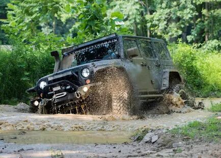 Скачать бесплатно 4x4 внедорожник джип водитель [Мод много денег] 1.0 - Русская версия apk на Андроид